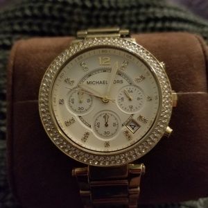 SALE🌍Large Michael Kors watch
